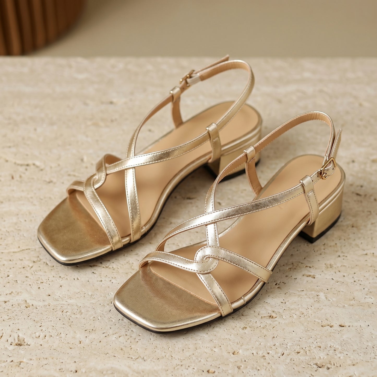 ✨🩰【Sezonska posebna ponuda】【Veličine 35–40】Elegantne, svestrane i udobne rimske sandale za žene, mekana koža, mekani potplat, niska peta