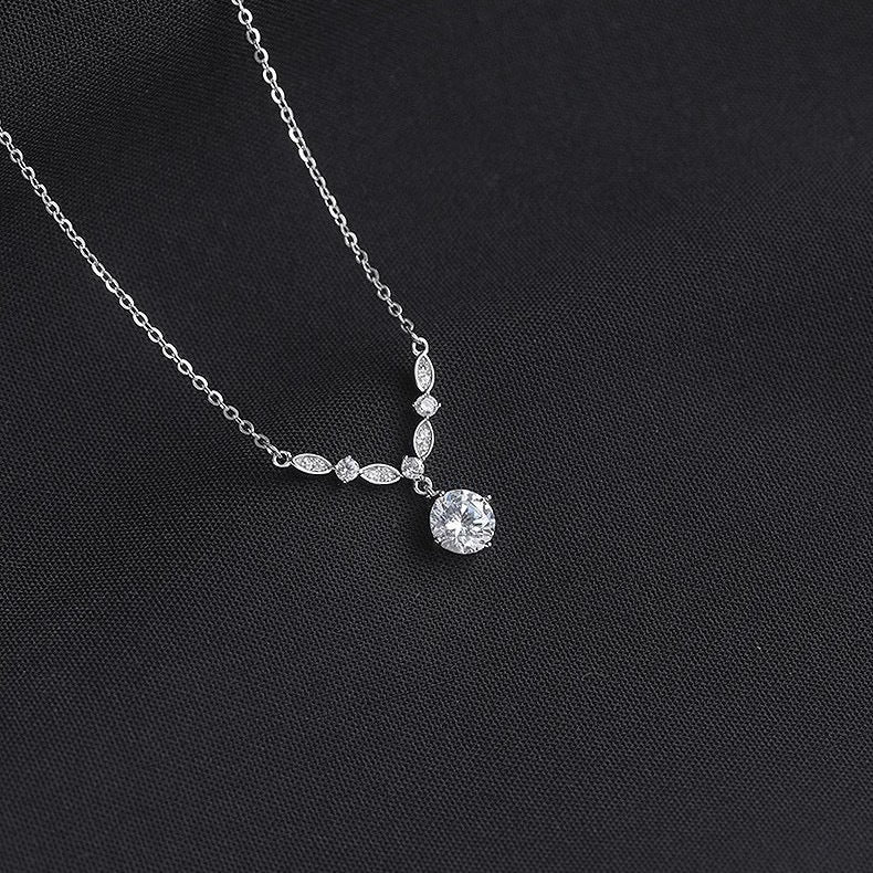 ✨💎【Plaćanje pouzećem - Kupite 1, dobijte 1 gratis】🔥Ogrlica od 18-karatnog zlata s dijamantima