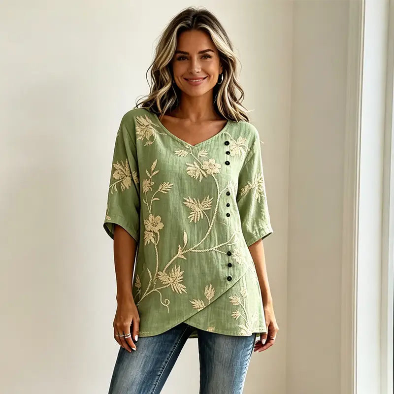 Vintage bluza od lana i pamuka s cvjetnim vezom, V-izrezom i asimetričnim dizajnom gumba, prozračan i mekan materijal, elegantan retro stil