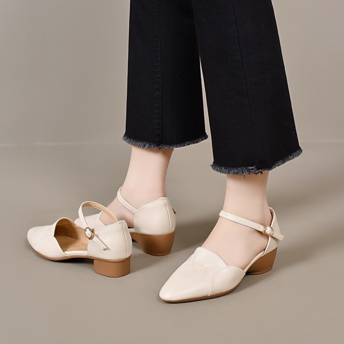 ✨💕【Novo - Ograničeno vrijeme 50% popusta】👠👠【Veličine 35-40】Udobne i elegantne ženske cipele s niskom petom - dizajn sa špicastim vrhom, mekani potplat na platformi