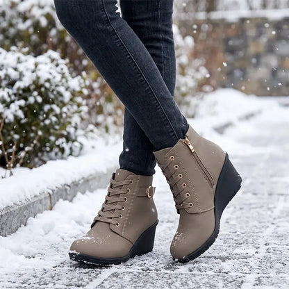 【35-42】👢 Ženske zimske gležnjače na klin - moderan i stabilan izbor za hladne dane