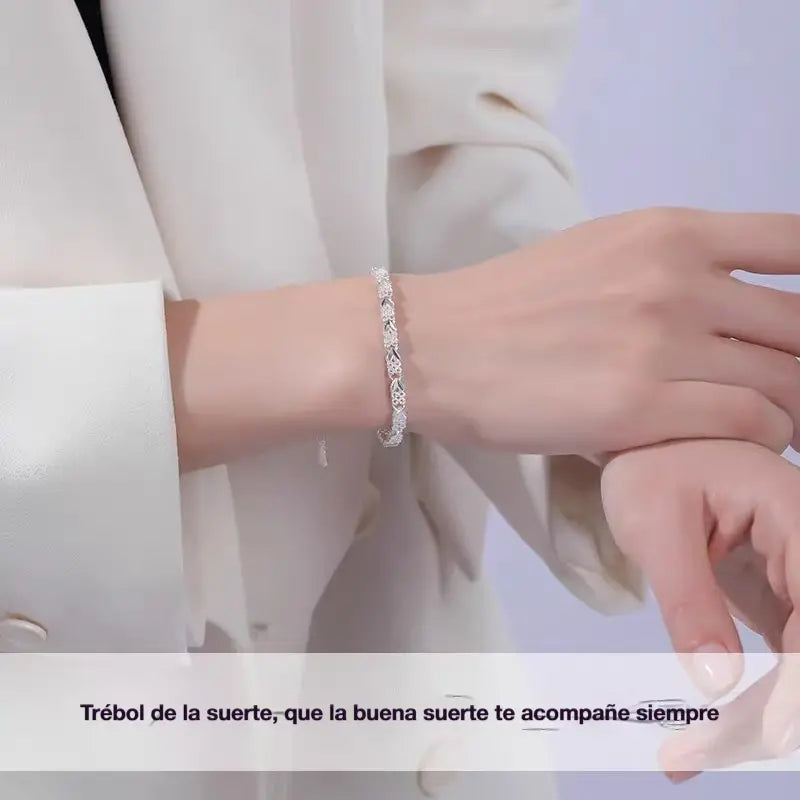 😀👉【Compra uno y llévate otro gratis, la opción de regalo perfecta】💖🍀Pulsera de plata 925 de moda para mujer con trébol de cuatro hojas【50% de descuento】