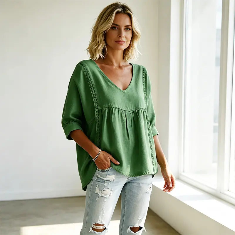 Boho šik ljetna bluza s V-izrezom i čipkastim detaljima – široki kroj koji skriva nesavršenosti i laska svakoj figuri!