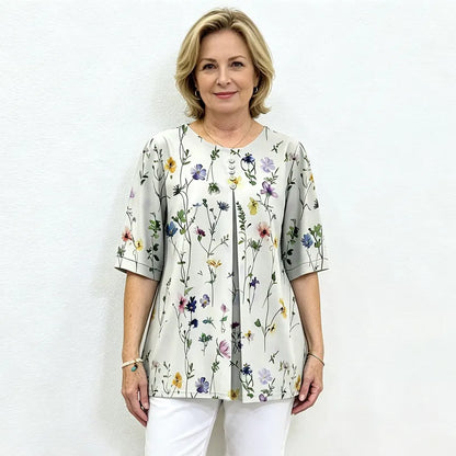 Ženski ljetni top – udoban, fleksibilan i ležeran, s elegantnim, uskim krojem.