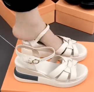 💞【35-40】Sandale damă cu barete elegante, talpă groasă antiderapantă și toc wedge