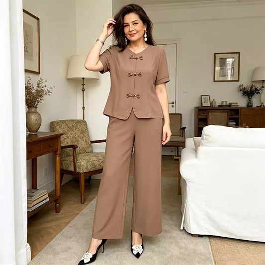 💖【Ljetni popust od 50%】【M-4XL】Elegantno i ležerno žensko odijelo, izrađeno od lagane tkanine - s ukrasnim gumbima i lepršavim hlačama.