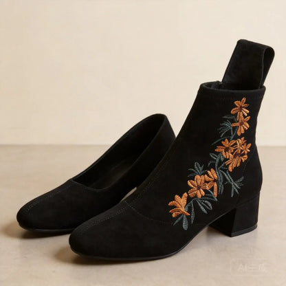 🥰🥰【35-40】Ženske čizme s okruglim vrhom, debelom petom i vezenim četkanim detaljima（5cm）