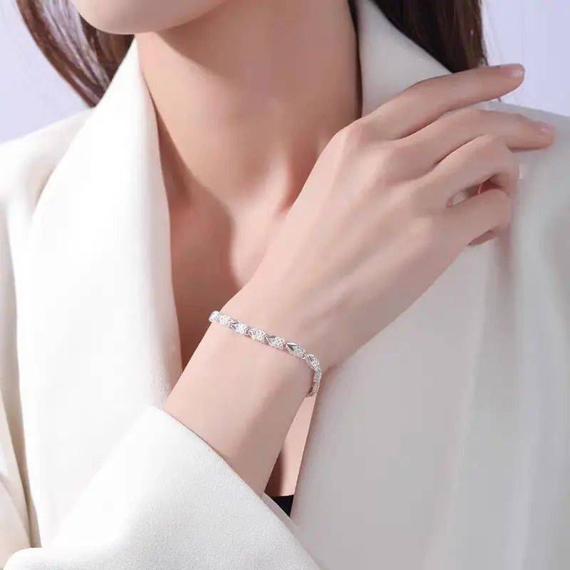 😀👉【Compra uno y llévate otro gratis, la opción de regalo perfecta】💖🍀Pulsera de plata 925 de moda para mujer con trébol de cuatro hojas【50% de descuento】