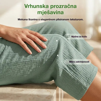 Ženske jednobojne plisirane capri hlače od pamuka i lana - hladne i prozračne, laskaju obliku nogu, elegantne i ležerne